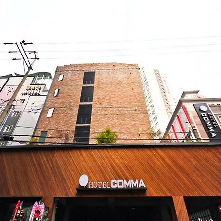 Comma Hotel