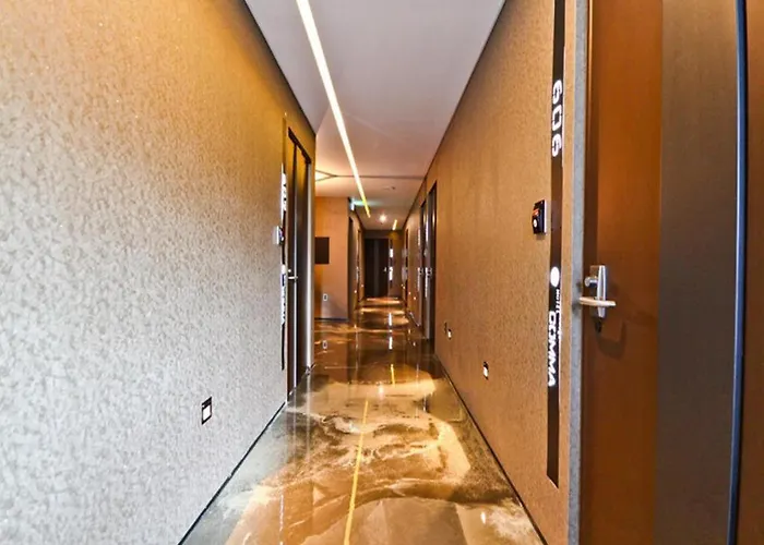 Comma Motel 3*