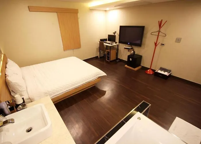 Comma 3* Busan