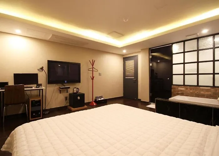 Comma 3* Busan