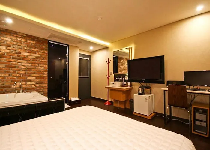 Comma Motel