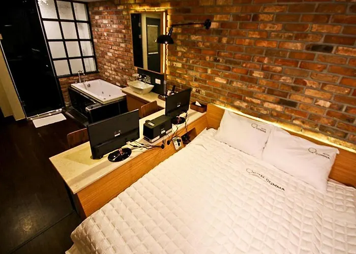 Comma 3* Busan